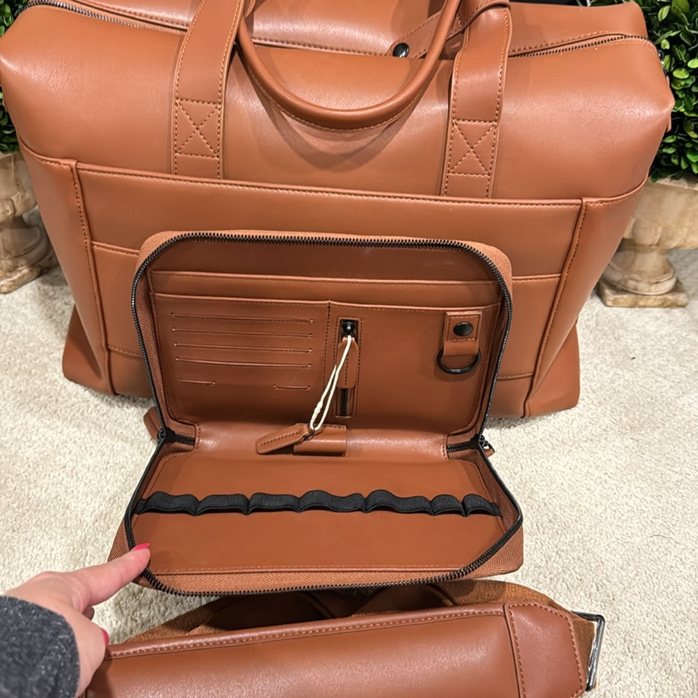 Chestnut vegan leather Monos weekender / carry on bag - Picture 2 of 5